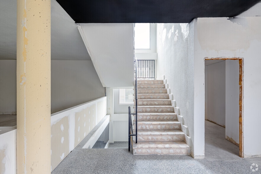 Nave en Móstoles, Madrid en venta - Foto del edificio - Imagen 3 de 17