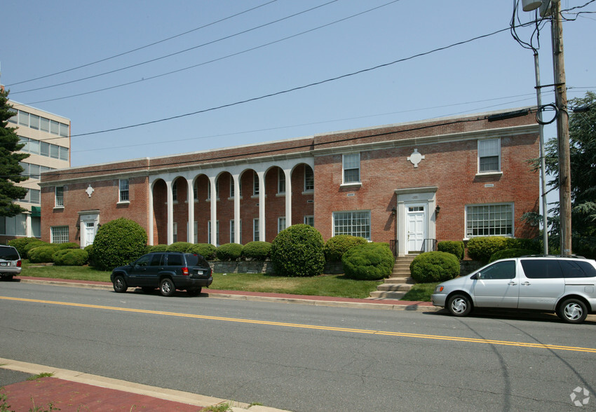 130-150 Little Falls St, Falls Church, VA en alquiler - Foto del edificio - Imagen 2 de 14