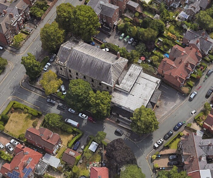 114 Northenden Rd, Sale en venta - Foto del edificio - Imagen 2 de 4