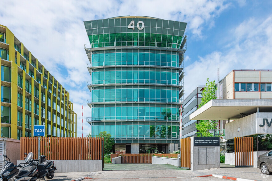 Calle Josefa Valcárcel, 40, Madrid, Madrid en alquiler - Foto del edificio - Imagen 2 de 4