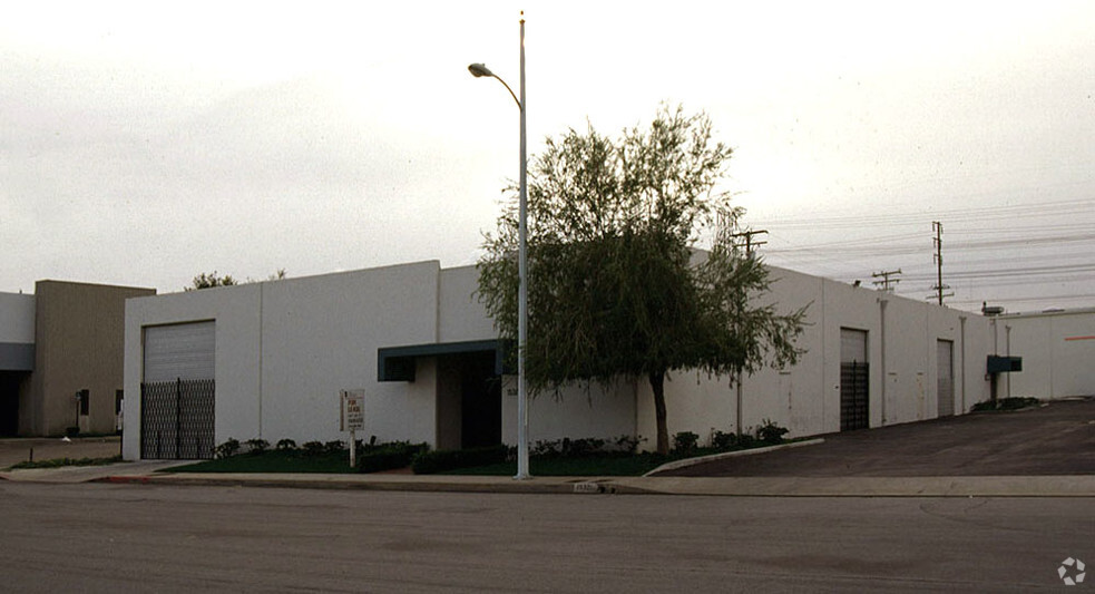 15321-15323 Texaco Ave, Paramount, CA en alquiler - Foto del edificio - Imagen 2 de 5