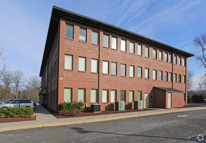 370 E Maple Ave, Langhorne, PA en alquiler - Foto del edificio - Imagen 2 de 7