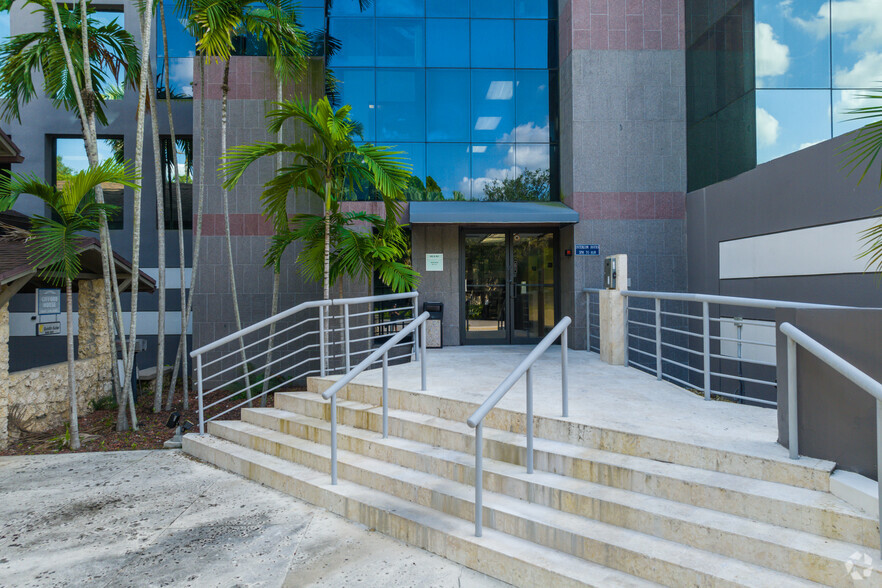 2937 SW 27th Ave, Coconut Grove, FL en alquiler - Foto del edificio - Imagen 3 de 3