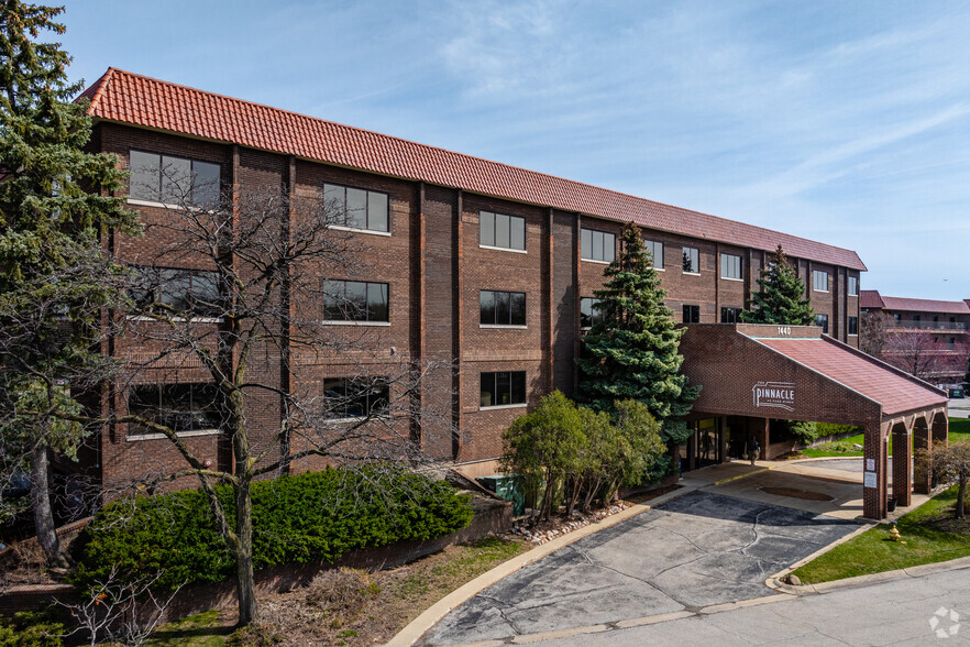 1440 Renaissance Dr, Park Ridge, IL en alquiler - Foto del edificio - Imagen 2 de 8