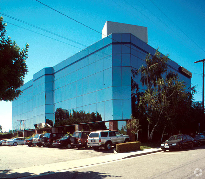 15650 Devonshire St, Granada Hills, CA en alquiler - Foto del edificio - Imagen 2 de 27