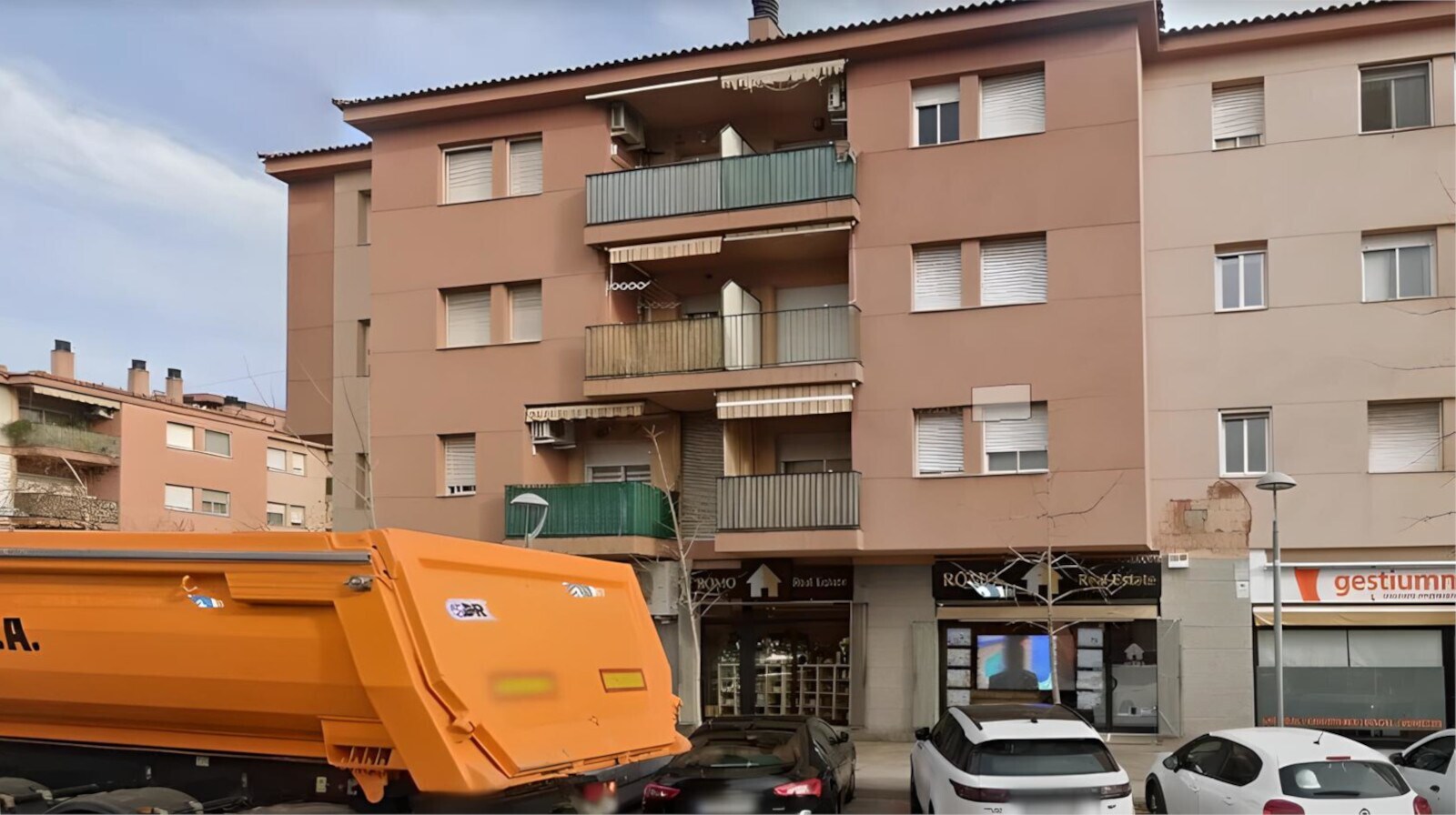 Edificio residencial en Santa Perpètua de Mogoda, Barcelona en venta Foto principal- Imagen 1 de 2