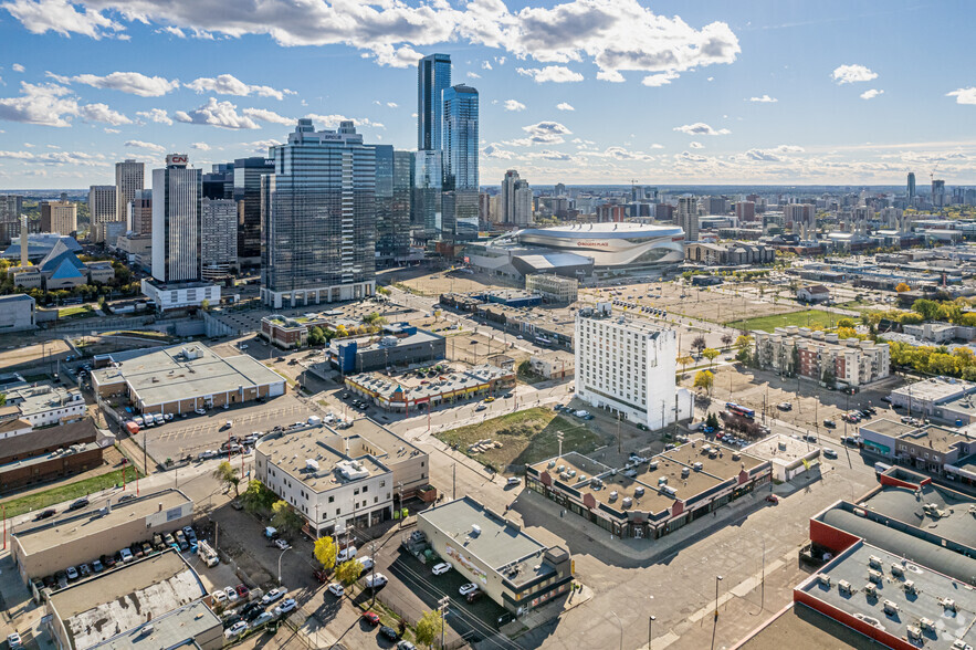 10609 101st St NW, Edmonton, AB en alquiler - Vista aérea - Imagen 2 de 3