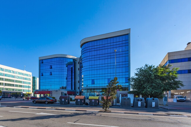 Más detalles de Avenida de la Albufera, 321, Madrid - Oficina en venta