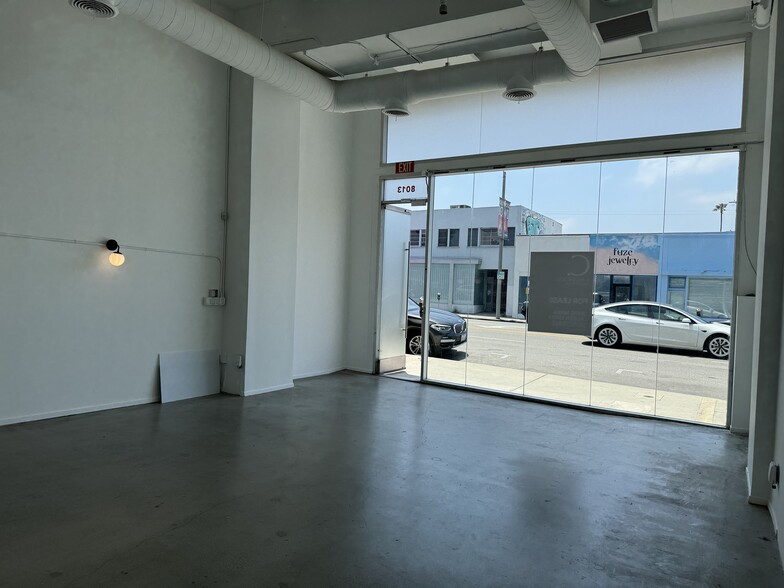 8011-8013 Melrose Ave, Los Angeles, CA en alquiler - Foto del interior - Imagen 3 de 12