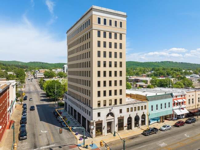 Más detalles de 931 Noble St, Anniston, AL - Oficina para subasta