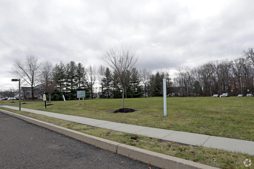 1700 Kendarbren Dr, Jamison, PA en alquiler - Foto del edificio - Imagen 3 de 28