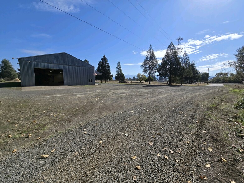 27251 Hume St, Brownsville, OR en alquiler - Foto del edificio - Imagen 2 de 27