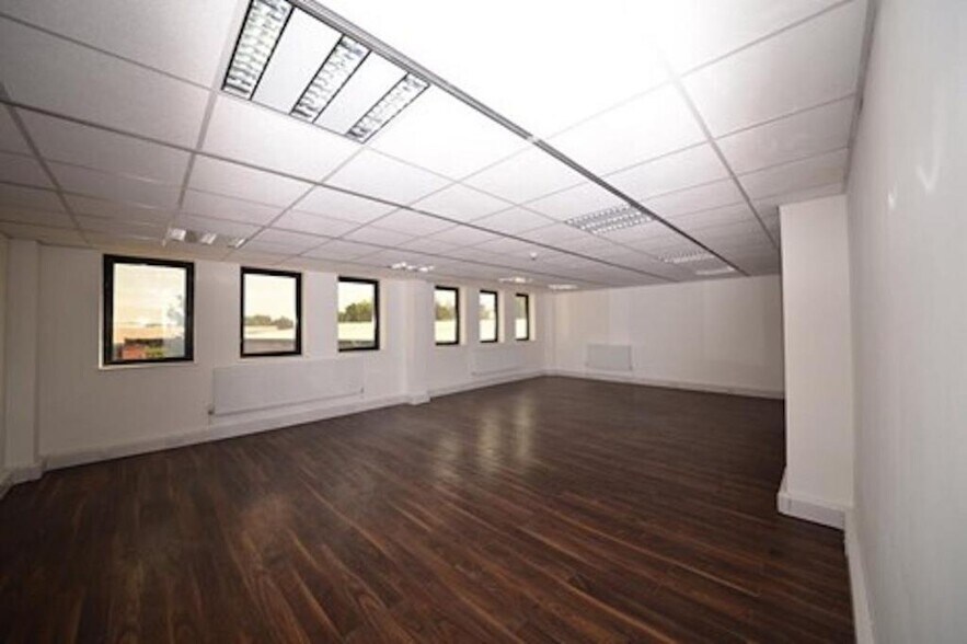 Alliance Rd, London en alquiler - Foto del edificio - Imagen 3 de 10