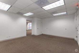 5940 W Touhy Ave, Niles, IL en alquiler Foto del interior- Imagen 2 de 5