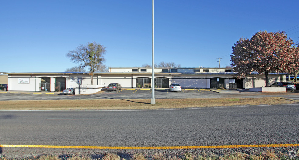 3933 California Pky E, Fort Worth, TX en alquiler - Foto del edificio - Imagen 3 de 3