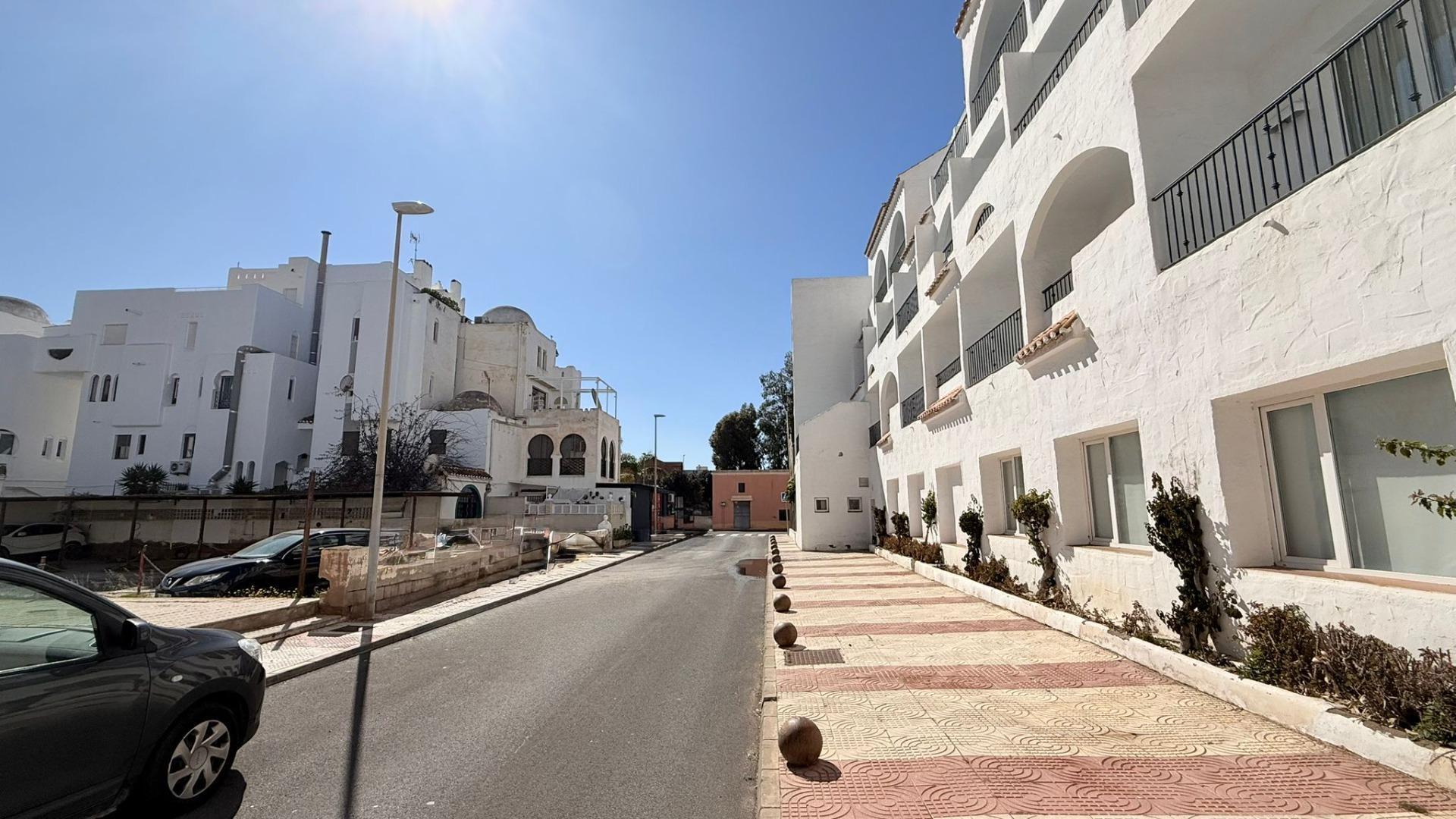 Local en Roquetas de Mar, Almería en venta Foto principal- Imagen 1 de 6