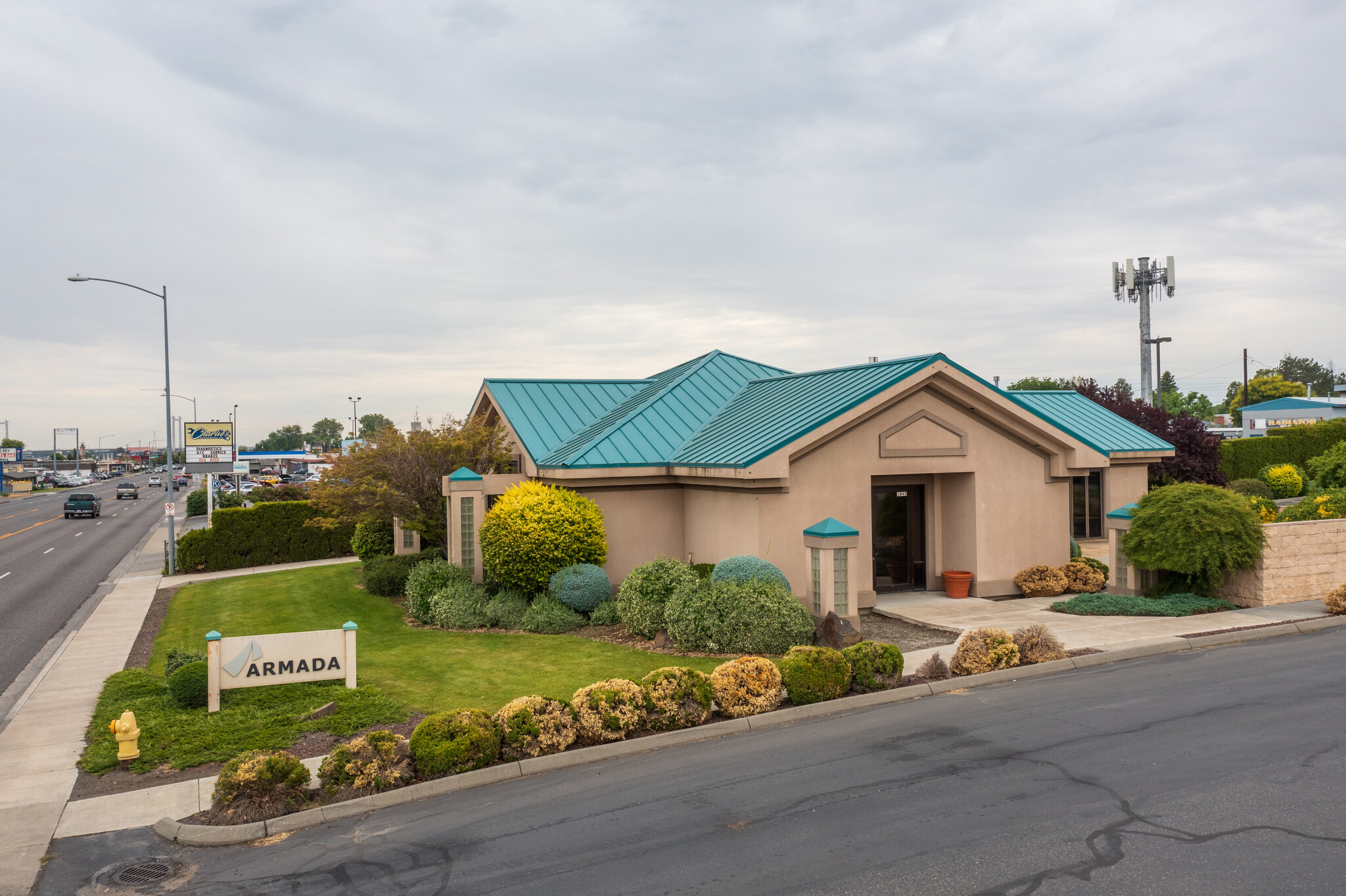 1045 W Columbia Dr, Kennewick, WA en venta Foto principal- Imagen 1 de 14