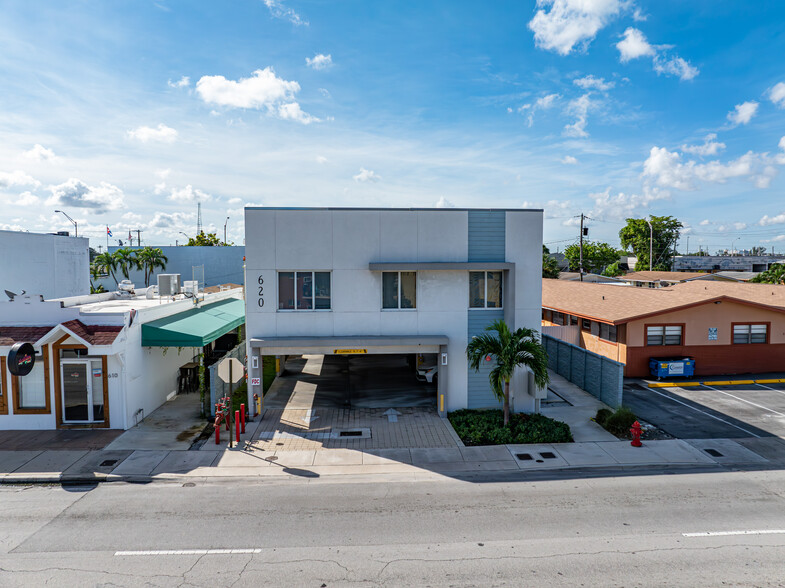 620 W 29th St, Hialeah, FL en venta - Foto principal - Imagen 1 de 23