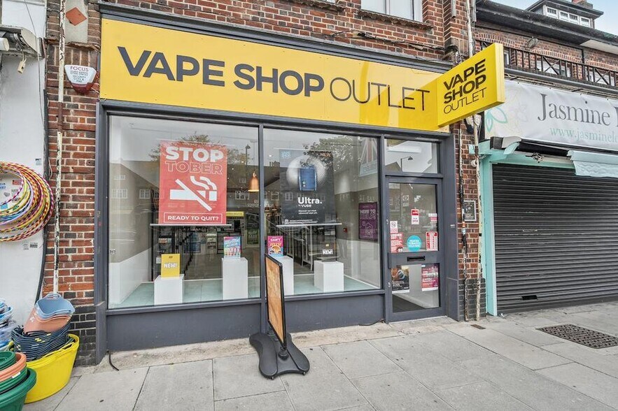 161 Field End Rd, Pinner en alquiler - Foto del edificio - Imagen 3 de 9