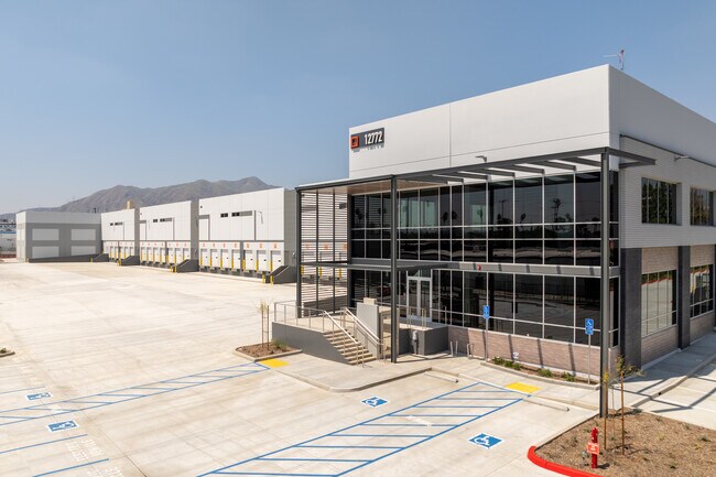 Más detalles de 12772 San Fernando Rd, Sylmar, CA - Nave en venta