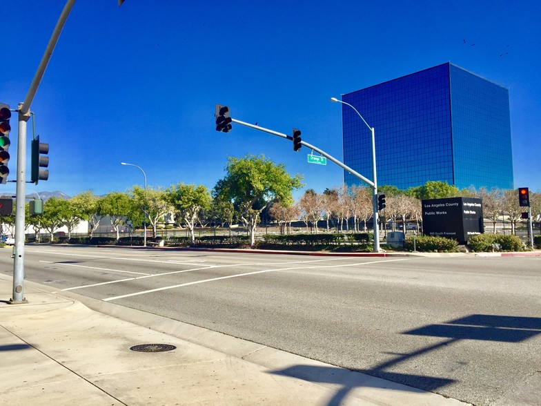 901 S Fremont Ave, Alhambra, CA en alquiler - Foto del edificio - Imagen 3 de 29