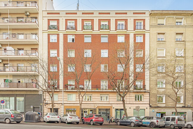 Más detalles de Ronda de Segovia, 38, Madrid - Edificio residencial​ en venta