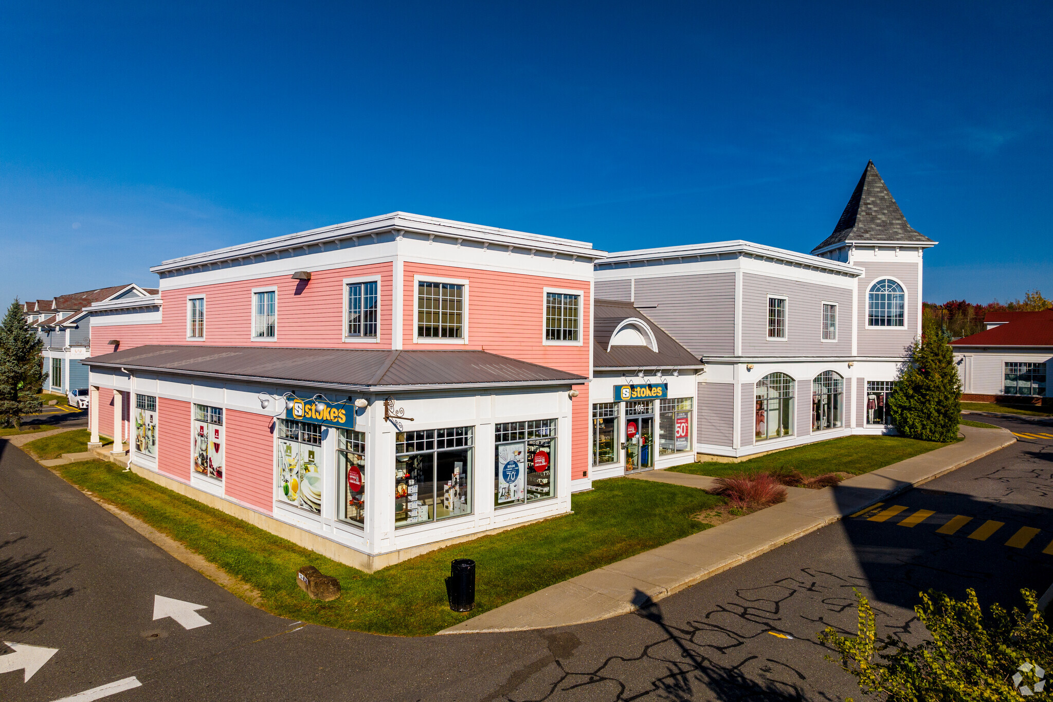 105 Boul Du Carrefour, Bromont, QC en venta Foto del edificio- Imagen 1 de 8