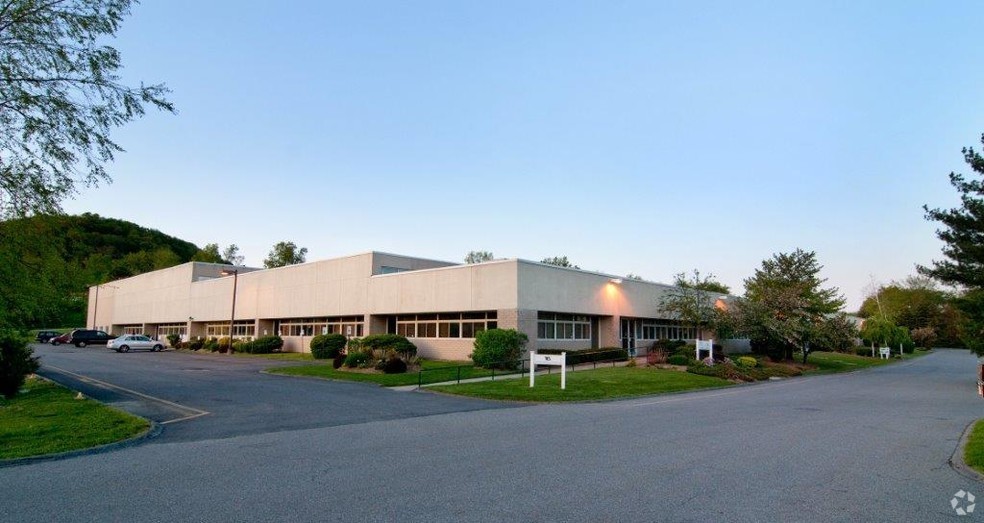 16 Mt. Ebo Rd S, Brewster, NY en alquiler - Foto del edificio - Imagen 1 de 3