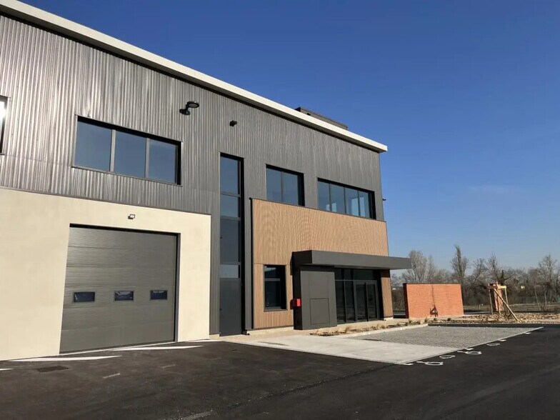 Flex en Saint-Priest en alquiler - Foto del edificio - Imagen 1 de 7