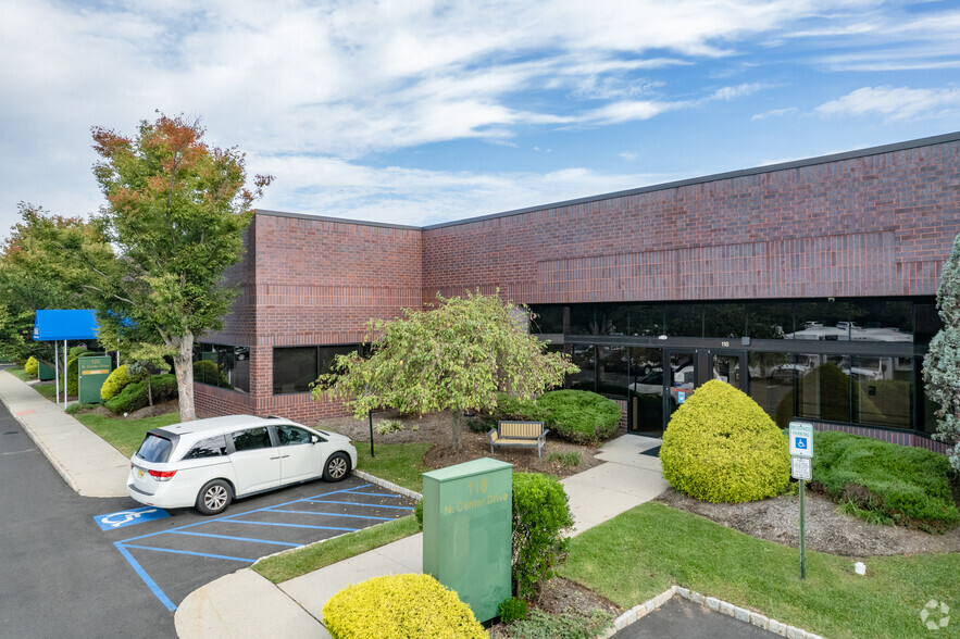 100-120 N Center Dr, North Brunswick, NJ en alquiler - Foto del edificio - Imagen 1 de 5