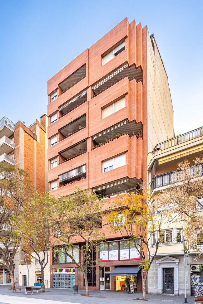 Más detalles de Plaça De La Llibertat, 16-18, Barcelona - Edificio residencial​ en venta