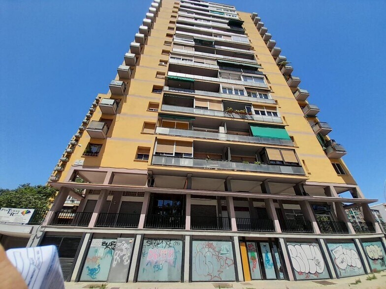 Carrer Pont del Treball Digne, 2, Barcelona, Barcelona en venta - Foto del edificio - Imagen 1 de 1