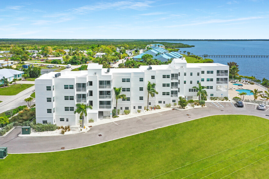 14550 River Beach Dr, Port Charlotte, FL en venta - Foto del edificio - Imagen 2 de 13