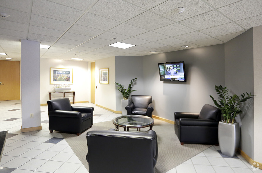 1 Tara Blvd, Nashua, NH en alquiler - Lobby - Imagen 2 de 10