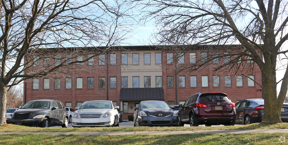 370 E Maple Ave, Langhorne, PA en alquiler - Foto del edificio - Imagen 3 de 7