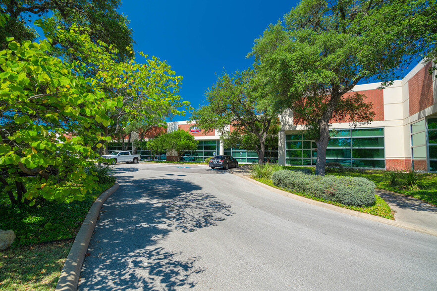 Hausman Rd & University Heights Blvd, San Antonio, TX en alquiler - Foto del edificio - Imagen 3 de 22