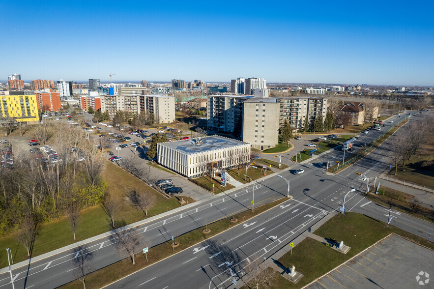 3333 Boul du Souvenir, Laval, QC en venta - Vista aérea - Imagen 3 de 5