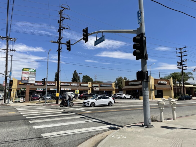 11100 Sepulveda Blvd, Mission Hills, CA en alquiler - Foto del edificio - Imagen 2 de 3