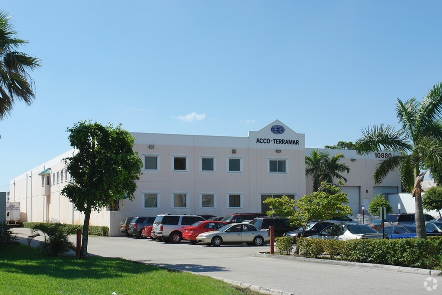 10880 NW 27th St, Miami, FL en alquiler - Foto del edificio - Imagen 3 de 6