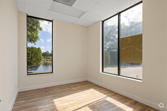 259-327 SE Port St Lucie Blvd, Port Saint Lucie, FL en alquiler Foto del interior- Imagen 2 de 4