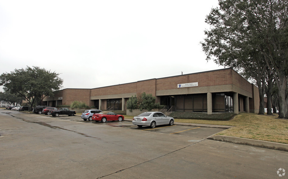 13003 Southwest Fwy, Stafford, TX en alquiler - Foto del edificio - Imagen 2 de 4