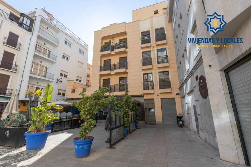 Calle Ángel Ganivet, 13, Granada, Granada en venta - Foto del edificio - Imagen 2 de 50