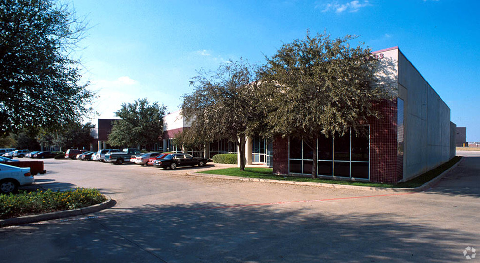 2833 Trinity Square Dr, Carrollton, TX en alquiler - Foto del edificio - Imagen 2 de 4