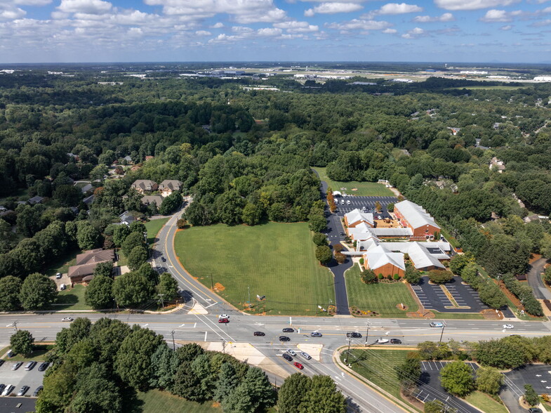 5908 Ballinger Rd, Greensboro, NC en alquiler - Foto del edificio - Imagen 2 de 7