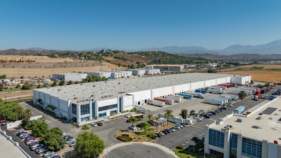 218 Machlin Ct, City Of Industry, CA en alquiler - Foto del edificio - Imagen 3 de 24