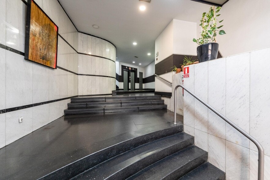 Oficina en Madrid, Madrid en venta - Foto del edificio - Imagen 2 de 4