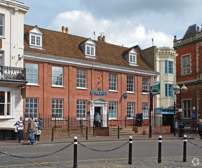 34 Market Sq, Aylesbury en venta - Foto del edificio - Imagen 2 de 4