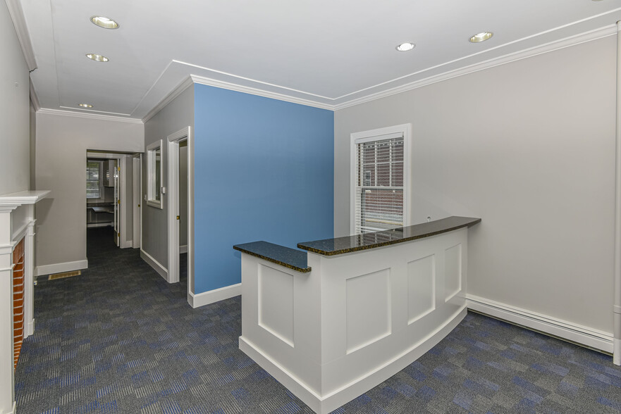 21 S Main St, Sharon, MA en alquiler - Lobby - Imagen 2 de 16