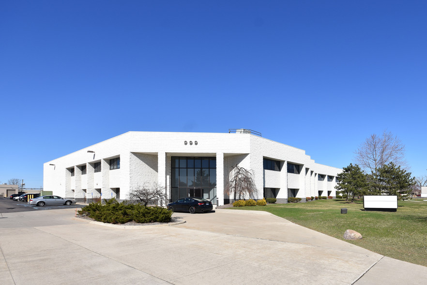 999 Tech Row, Madison Heights, MI en alquiler - Foto del edificio - Imagen 3 de 4