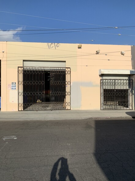 803 E 14th Pl, Los Angeles, CA en alquiler - Foto del edificio - Imagen 1 de 9